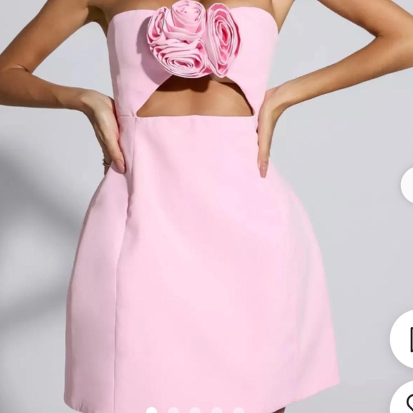 Source Unknown Dresses & Skirts - Pink Strapless Cutout Flower Front Mini Dress | L